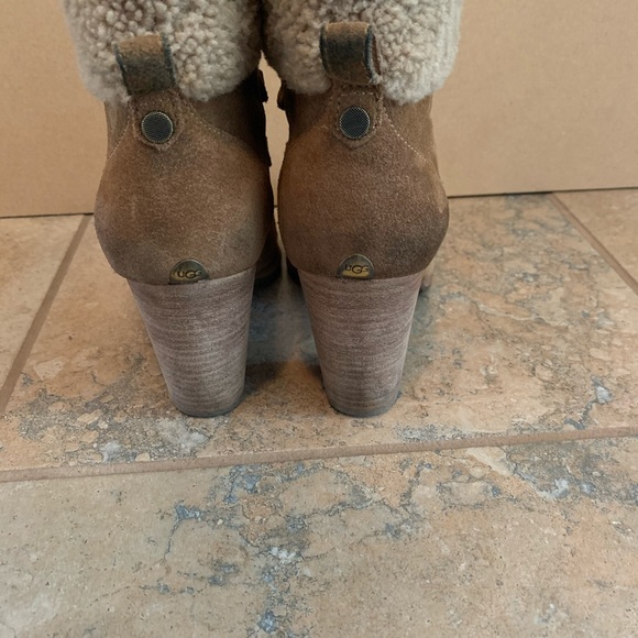 Uggs lace up heeled boots - Picture 3 of 4